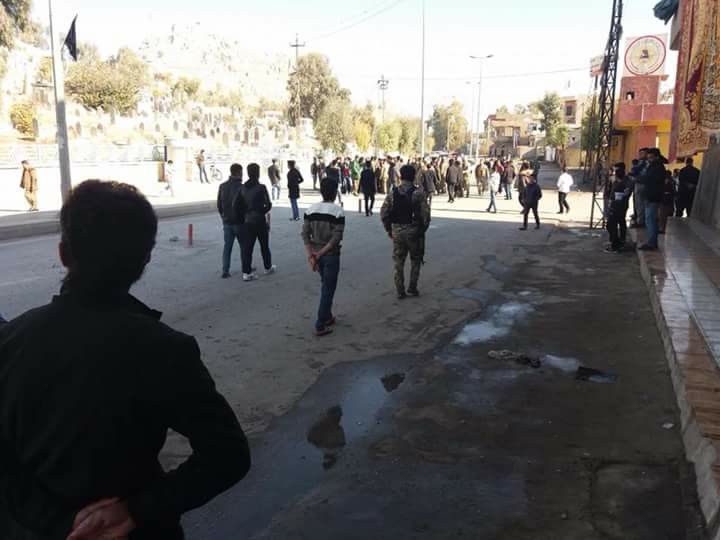 Xwepêşandan bi navê mûçe dest pê kir, bi êrîşkirina li ser baregehên PDKê bidawî dibe 